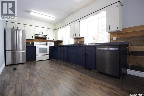 302 3Rd Avenue, Whitewood, SK - Indoor Photo Showing Kitchen