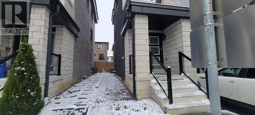 2514 Castlegate Crossing, Pickering, ON - Outdoor