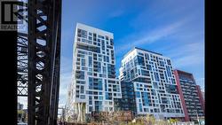 715 - 27 BATHURST STREET  Toronto, ON M5V 2P1