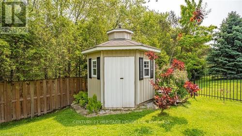 2 Hunter Drive S, Norfolk, ON - Outdoor With Backyard