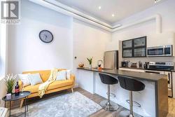 121 - 220 DUNDURN STREET S  Hamilton, ON L8P 4K7