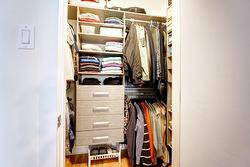 Walk-in closet - 