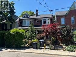 MAIN - 176 LIPPINCOTT STREET  Toronto, ON M5S 2P1