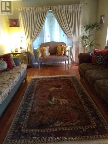 3995 Janice Drive, Mississauga, ON - Indoor Photo Showing Living Room