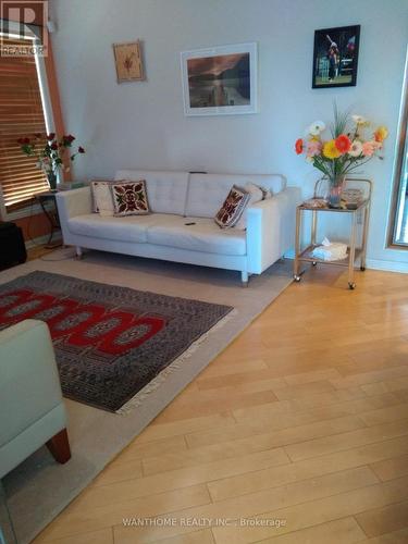 3995 Janice Drive, Mississauga, ON - Indoor Photo Showing Living Room