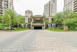 1922 - 3888 DUKE OF YORK BOULEVARD  Mississauga, ON L5B 4P5