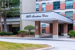 1111 - 965 INVERHOUSE DRIVE  Mississauga, ON L5J 4B4