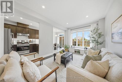 8 Summerberry Way, Hamilton, ON - Indoor Photo Showing Living Room