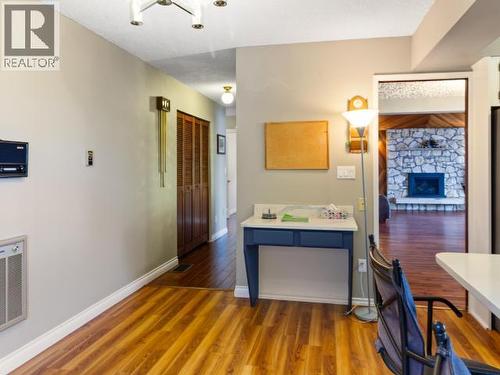 3826 Trail Place, Powell River, BC - Indoor With Fireplace