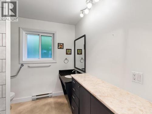 3826 Trail Place, Powell River, BC - Indoor Photo Showing Bathroom