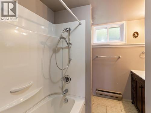 3826 Trail Place, Powell River, BC - Indoor Photo Showing Bathroom