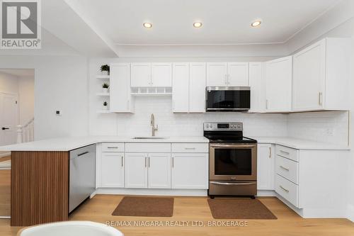 4367 Ontario Street, Lincoln (Beamsville), ON - Indoor Photo Showing Kitchen