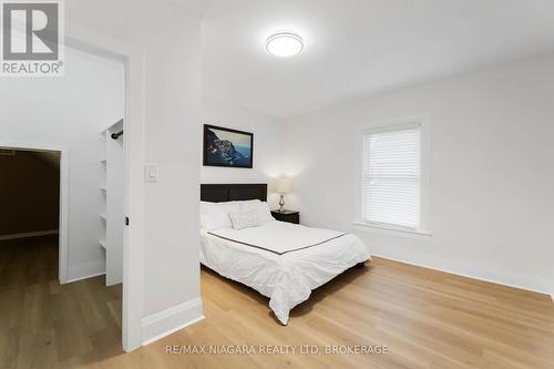 4367 Ontario Street, Lincoln (Beamsville), ON - Indoor Photo Showing Bedroom