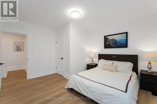 4367 Ontario Street, Lincoln (Beamsville), ON - Indoor Photo Showing Bedroom