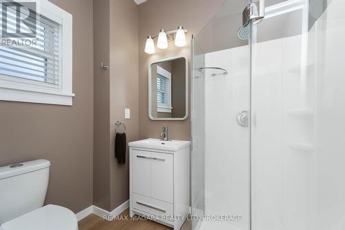 4367 Ontario Street, Lincoln (Beamsville), ON - Indoor Photo Showing Bathroom