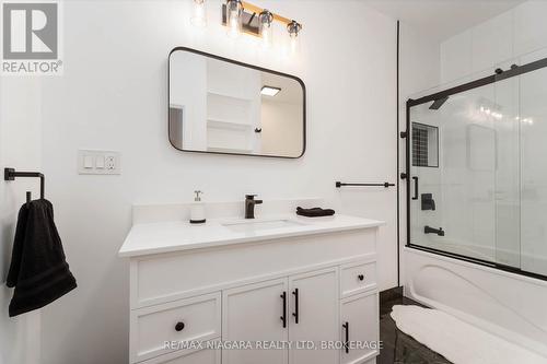 4367 Ontario Street, Lincoln (Beamsville), ON - Indoor Photo Showing Bathroom