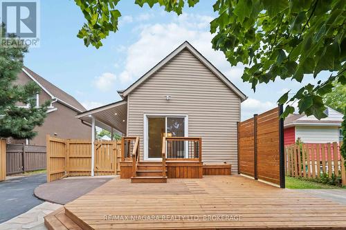 4367 Ontario Street, Lincoln (Beamsville), ON - Outdoor With Deck Patio Veranda With Exterior