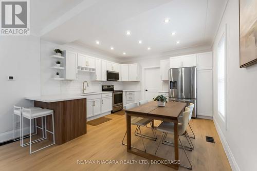 4367 Ontario Street, Lincoln (Beamsville), ON - Indoor Photo Showing Kitchen With Stainless Steel Kitchen With Upgraded Kitchen