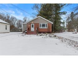 124 Riverside DR  Fredericton, NB E3A 3Y1