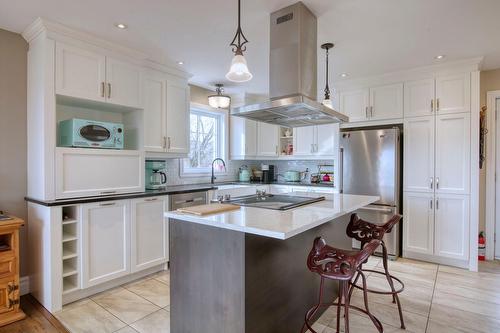 Cuisine - 2301Z Ch. Wolfe Ridge, Clarenceville, QC - Indoor Photo Showing Kitchen With Upgraded Kitchen