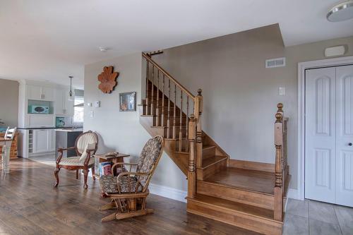 Salon - 2301Z Ch. Wolfe Ridge, Clarenceville, QC - Indoor