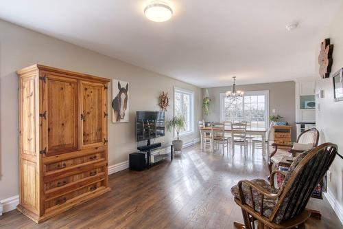 Salon - 2301Z Ch. Wolfe Ridge, Clarenceville, QC - Indoor Photo Showing Other Room