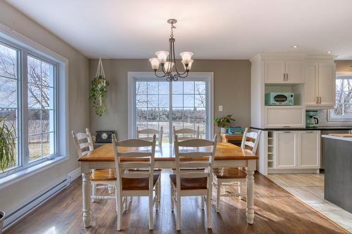 Salle à manger - 2301Z Ch. Wolfe Ridge, Clarenceville, QC - Indoor Photo Showing Dining Room