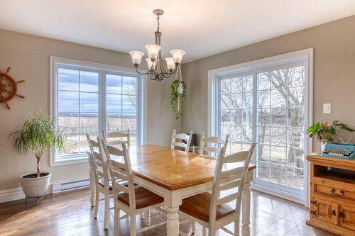 Salle à manger - 2301Z Ch. Wolfe Ridge, Clarenceville, QC - Indoor Photo Showing Dining Room