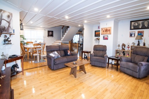 Salon - 9 Route Lauzier, Kamouraska, QC - Indoor