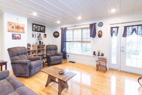 Salon - 9 Route Lauzier, Kamouraska, QC - Indoor Photo Showing Living Room