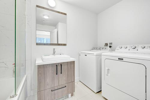 Bathroom - 128Z  - 130Z Rue Mario, Saint-Calixte, QC - Indoor Photo Showing Laundry Room