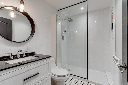 Bathroom - 7 Rue Hector-Maisonneuve, Blainville, QC - Indoor Photo Showing Bathroom