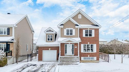 27 Rue du Ruisseau  Saint-Basile-Le-Grand, QC J3N 1W4