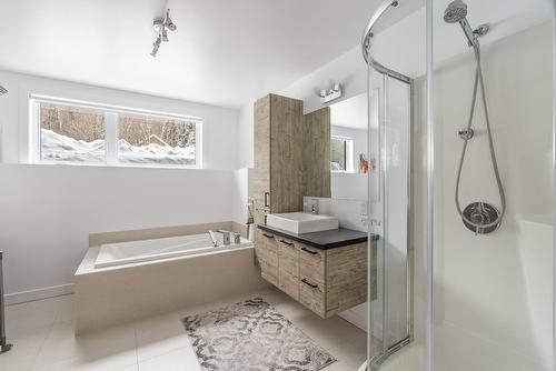 Bathroom - 322Z  - 324Z Ch. De Wexford, Shannon, QC - Indoor Photo Showing Bathroom