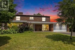 23 SIOUX CRESCENT  Ottawa, ON K2H 7E4