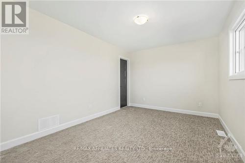 1035 Chablis Crescent, Russell, ON - Indoor Photo Showing Other Room