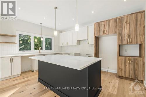 1035 Chablis Crescent, Russell, ON - Indoor Photo Showing Kitchen