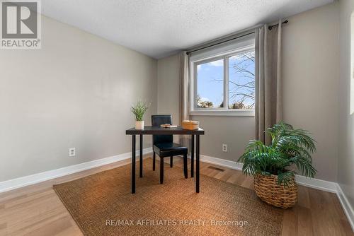 Nice office, but also great sized bedroom. - 31 Exeter Drive, Ottawa, ON - Indoor