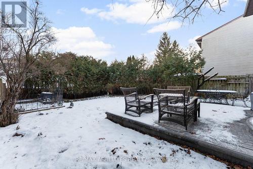 Mature hedged yard for privacy! - 31 Exeter Drive, Ottawa, ON - Outdoor