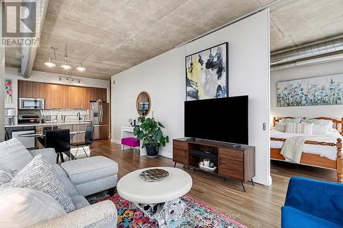 710 - 354 Gladstone Avenue, Ottawa, ON - Indoor Photo Showing Living Room