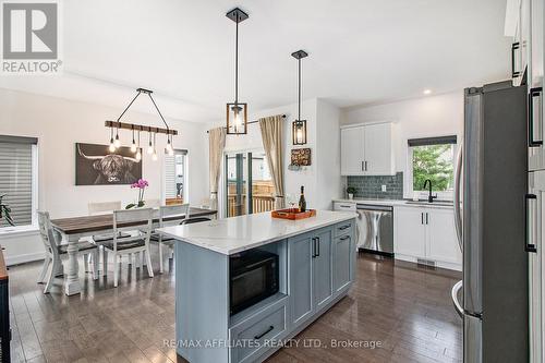 129 Lyon Street, Russell, ON - Indoor Photo Showing Kitchen With Stainless Steel Kitchen With Upgraded Kitchen