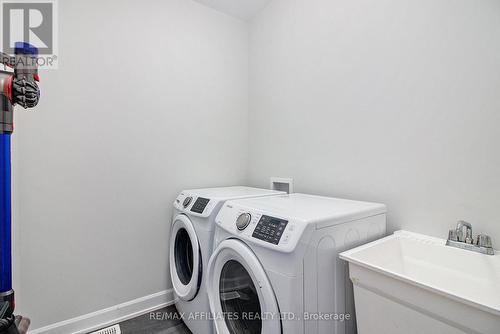 129 Lyon Street, Russell, ON - Indoor Photo Showing Laundry Room
