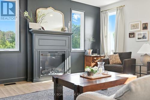 1606 Pittston Road, Edwardsburgh/Cardinal, ON - Indoor Photo Showing Living Room
