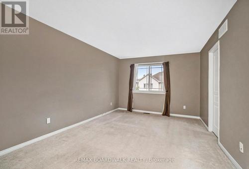 714 Regiment Avenue, Ottawa, ON - Indoor Photo Showing Other Room