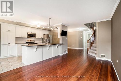 714 Regiment Avenue, Ottawa, ON - Indoor Photo Showing Kitchen With Upgraded Kitchen