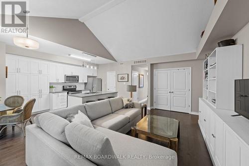 H - 1030 Beryl Private, Ottawa, ON - Indoor Photo Showing Living Room