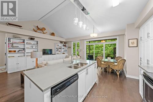 H - 1030 Beryl Private, Ottawa, ON - Indoor Photo Showing Kitchen With Double Sink