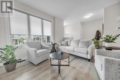 189 Beebalm Crescent, Ottawa, ON - Indoor Photo Showing Living Room