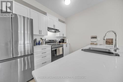 189 Beebalm Crescent, Ottawa, ON - Indoor Photo Showing Kitchen With Stainless Steel Kitchen