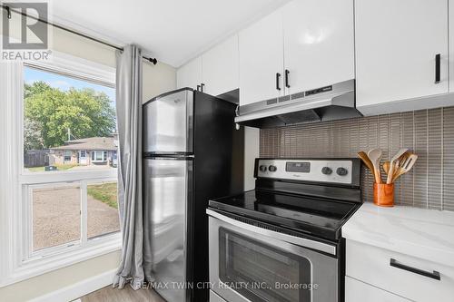720 Parkview Crescent, Cambridge, ON - Indoor Photo Showing Kitchen